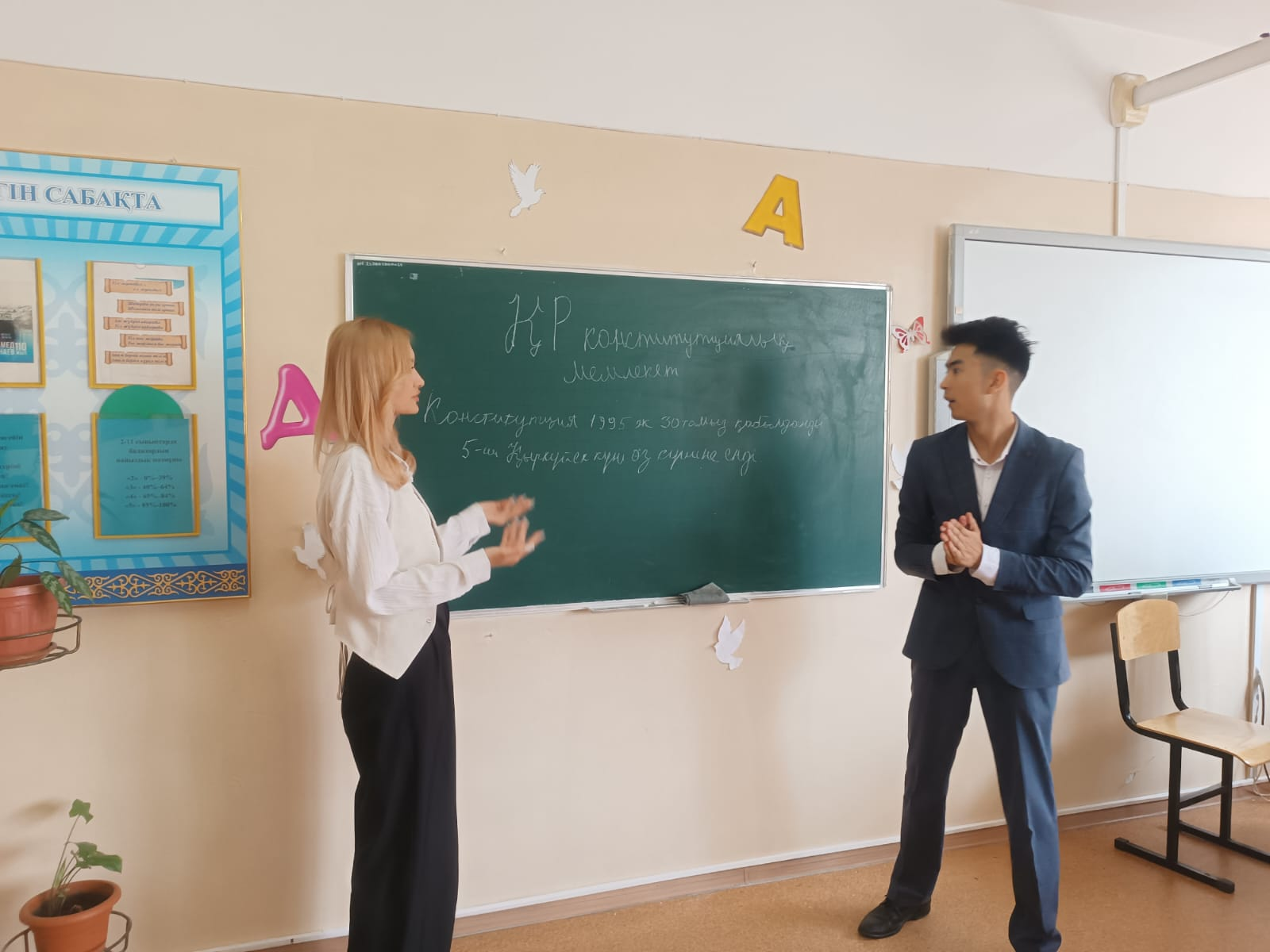 Отчет о работе клуба» Адал Ұрпақ " за март. Среди учащихся 7 “Ә” класса гимназии была проведена выставка «Казахстан-правое государство»  конкурс эссе