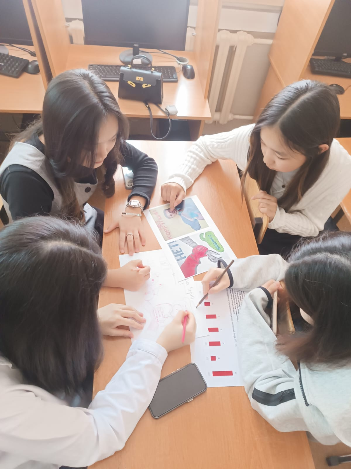 Среди учащихся 8-11 классов была организована офлайн конференция на тему "транспарантное и подотчетное государство РК".